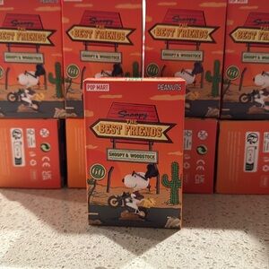 Blind box- Peanuts Snoopy & Woodstock Action Figure - Orange and Black